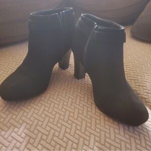 Elegant Black Heeled Boots
